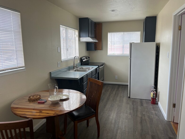 Building Photo - 1000 Pine Hollow Cir