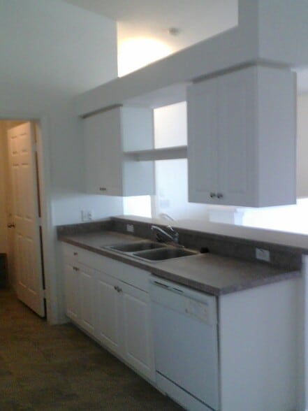 Kitchen island - 5934 Brickleberry Ln