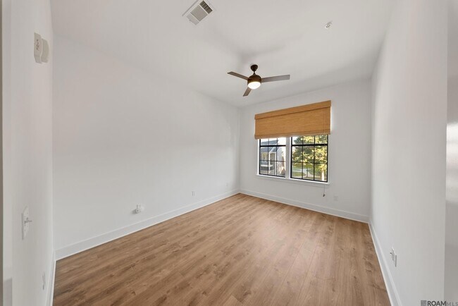 Building Photo - 255 E Boyd Dr