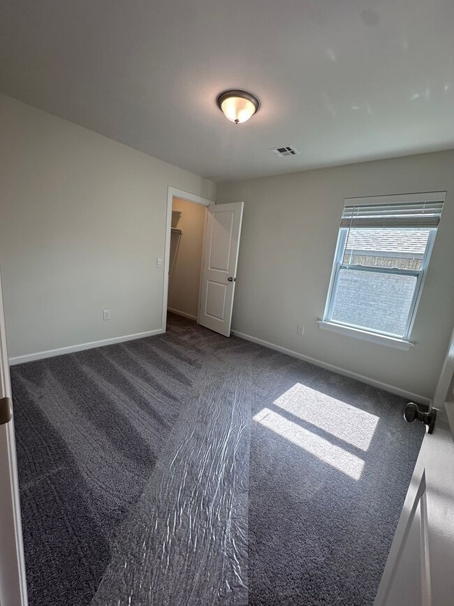 Building Photo - Beautiful New Home - First Month Free!