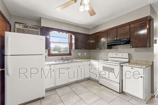 Building Photo - 3127 Larkspur Dr