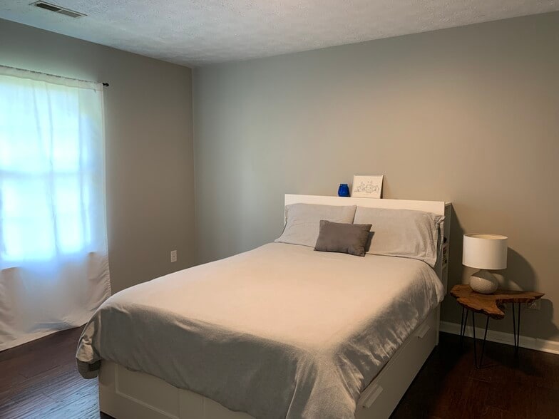 Building Photo - 1527 Country Pointe Dr