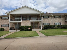 Front entrance & Covered patio - 2308 Indian Dr