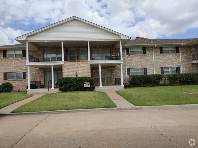 Front entrance & Covered patio - 2308 Indian Dr