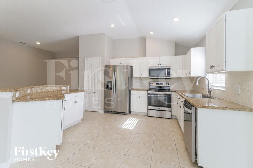 Building Photo - 18356 Cypress Bay Pkwy