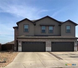 Building Photo - 562 Creekside Frst