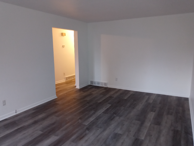 Building Photo - 3 A Saybrook Dr