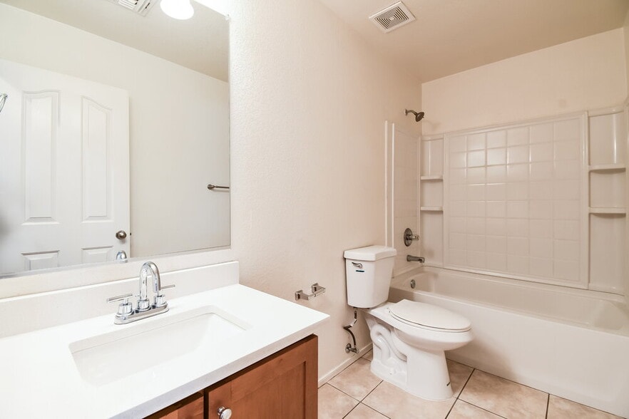 Building Photo - 5819 E Harmony Ave