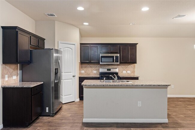 Building Photo - 10625 Menominee Falls Ln