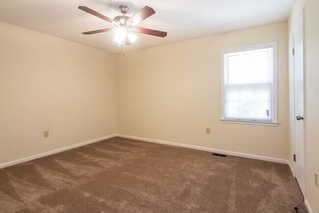 Building Photo - Great Location Available Now