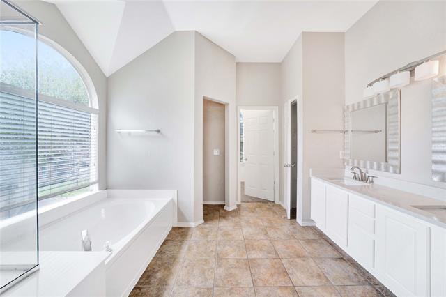 Building Photo - 8625 Luzerne Dr