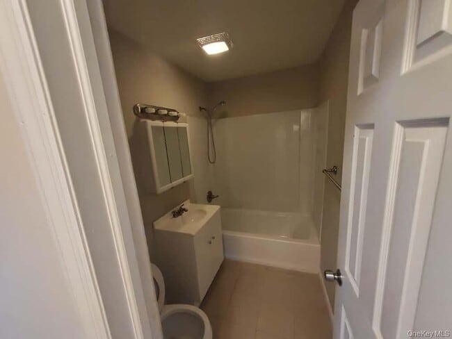 Building Photo - 14 Kenny Dr