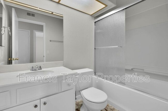 Building Photo - 929 Mulberry Dr