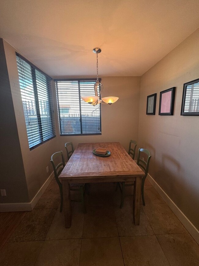 Building Photo - Old Town Scottsdale Condo For Rent!