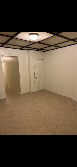Building Photo - 1047 Penn St