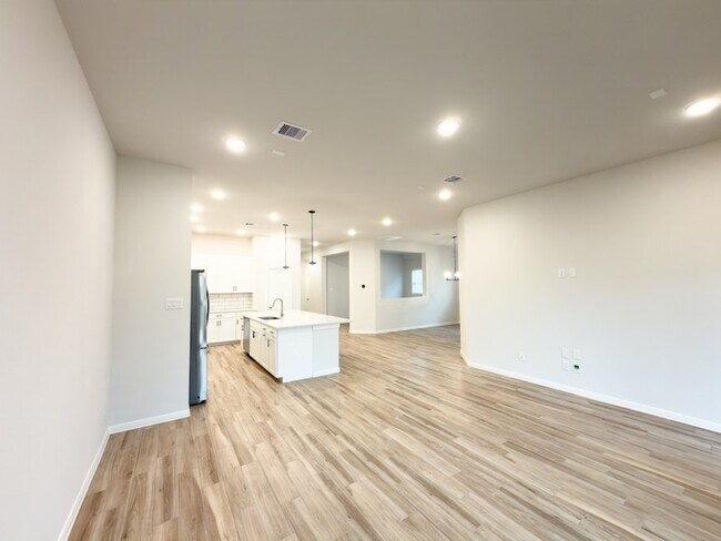 Building Photo - 42504 Rustico Rd