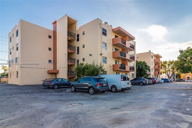 Building Photo - 677 SW 9th Ave