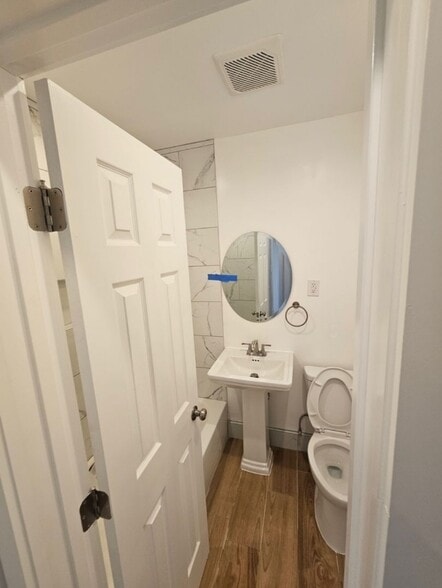 Building Photo - 1136 W 120th St