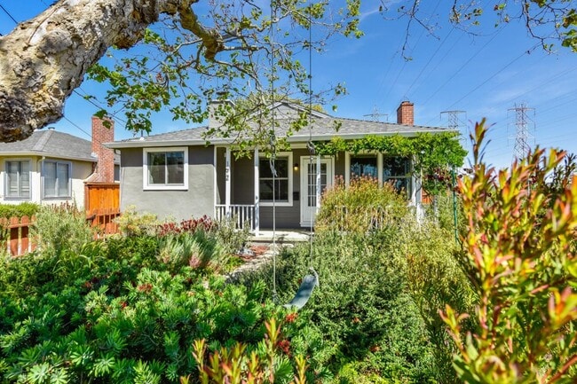 Building Photo - 192 Aviador Ave