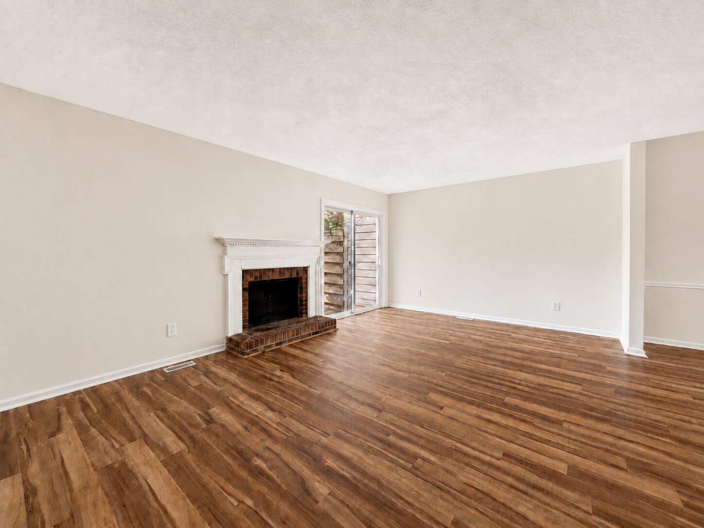 Living room. - 5484 Pine Top Cir