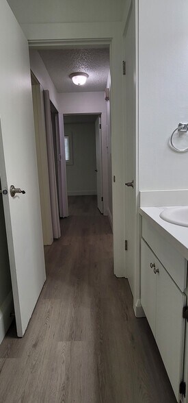 Bathroom facing hall - 110 SE Vista Ave