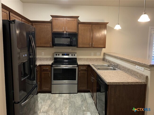 Building Photo - 5428 Stonehaven Dr