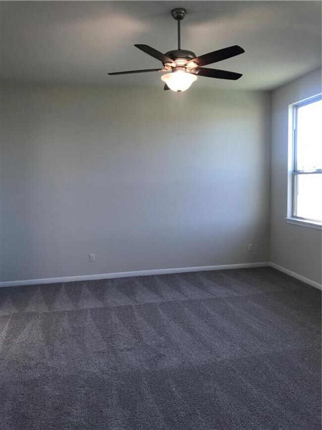 Building Photo - Brand New 4 bedroom One Story - Vista Vera...