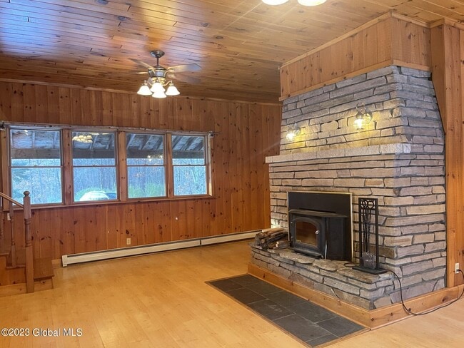 Building Photo - 20 Bear Brook Rd