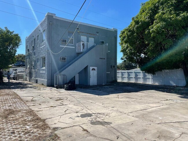 Building Photo - 767 NW 35th St