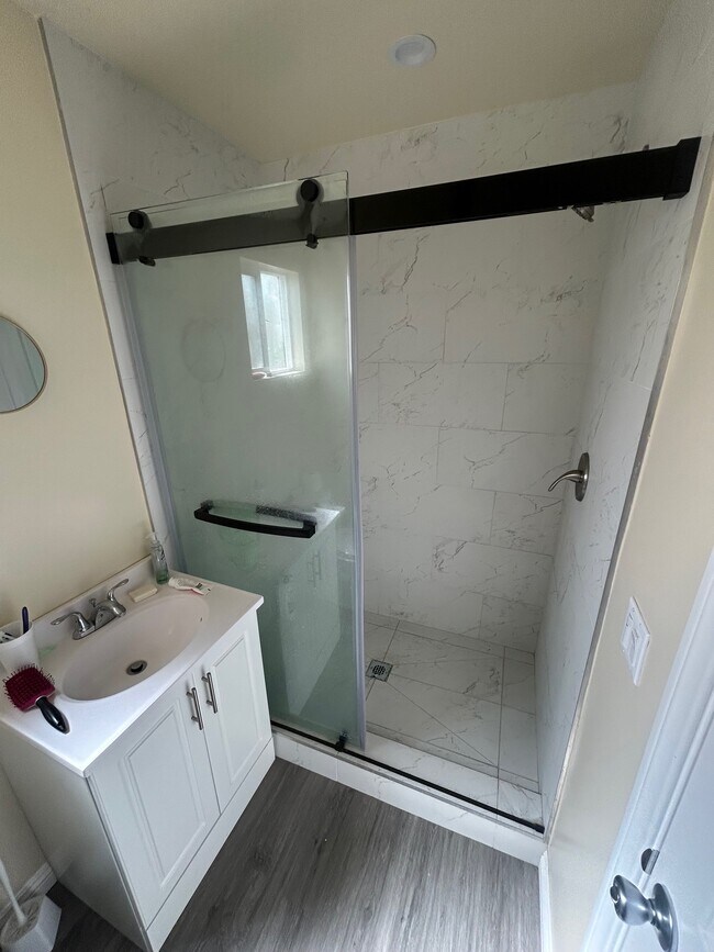 Building Photo - 7446 Tampa Ave