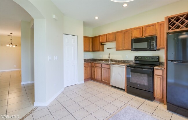 Building Photo - 9774 Roundstone Cir