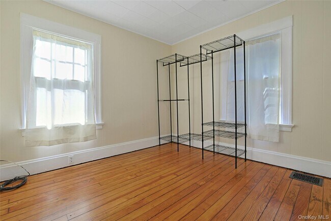 Building Photo - 105 S Broadway