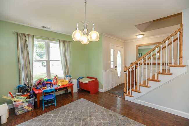 Building Photo - Modern Comfort in a Peaceful Setting – 4BR...