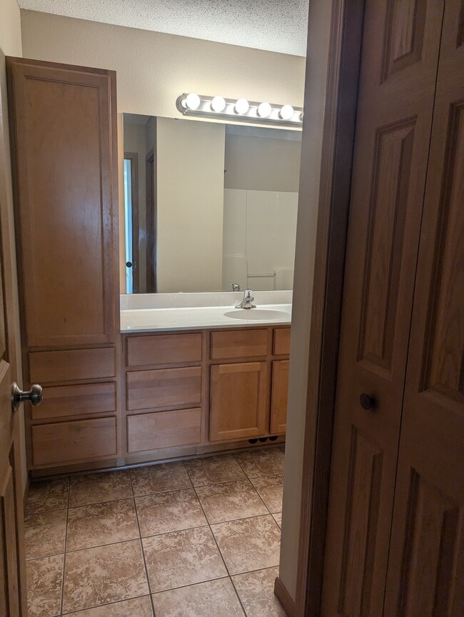 Building Photo - 408 Cedar Pl