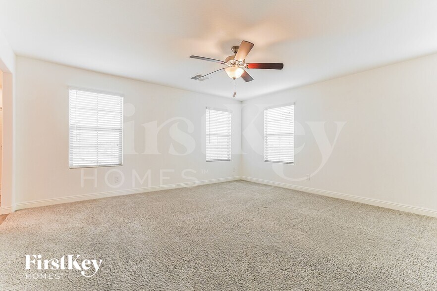 Building Photo - 6926 E Butte St