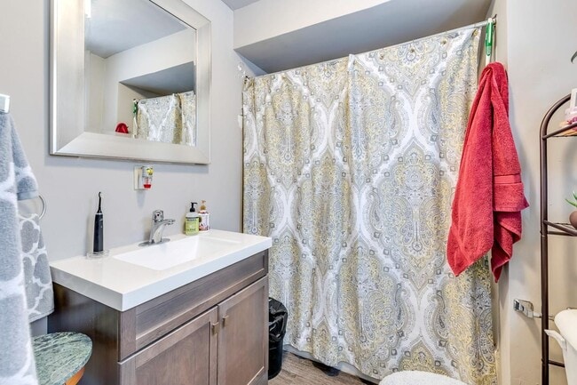 Building Photo - 6731 Hamilton Ave