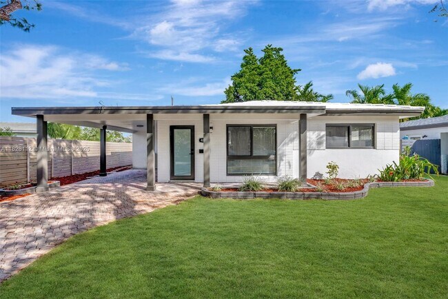 Primary Photo - 4840 NE 5th Ave