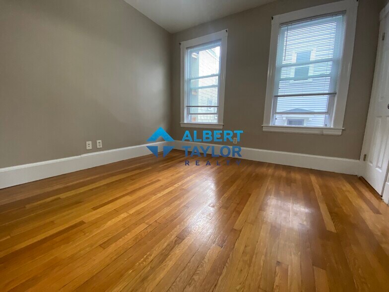 Building Photo - 1 Parker Hill Ter