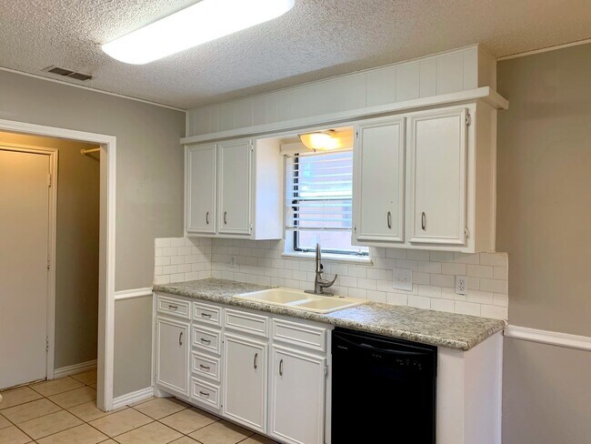 Building Photo - 3 Bed 2 bath Lubbock ISD