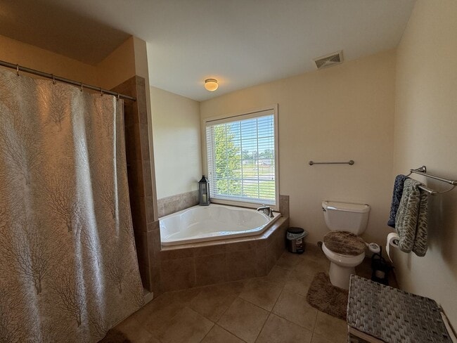 Building Photo - Two-Bedroom Condo in the Summit at Shiloh!
