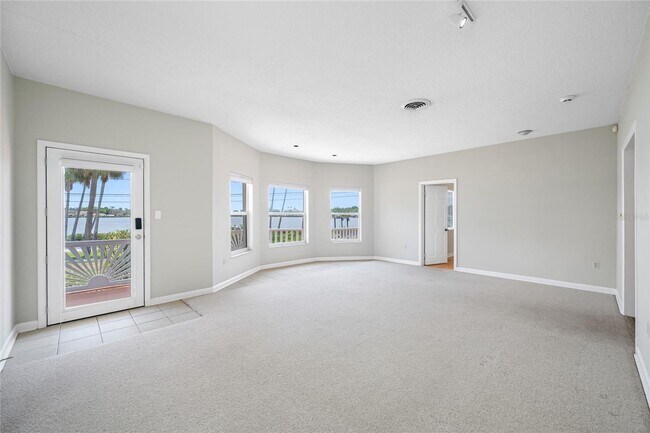 Building Photo - 401 Whitcomb Blvd