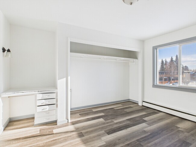 Building Photo - 829 17th Ave