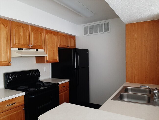 Building Photo - 12955 Woodforest Blvd