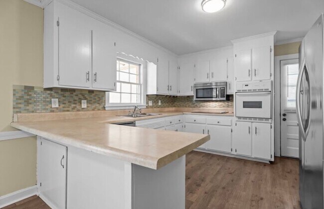 Building Photo - 4149 Woodcrest Rd