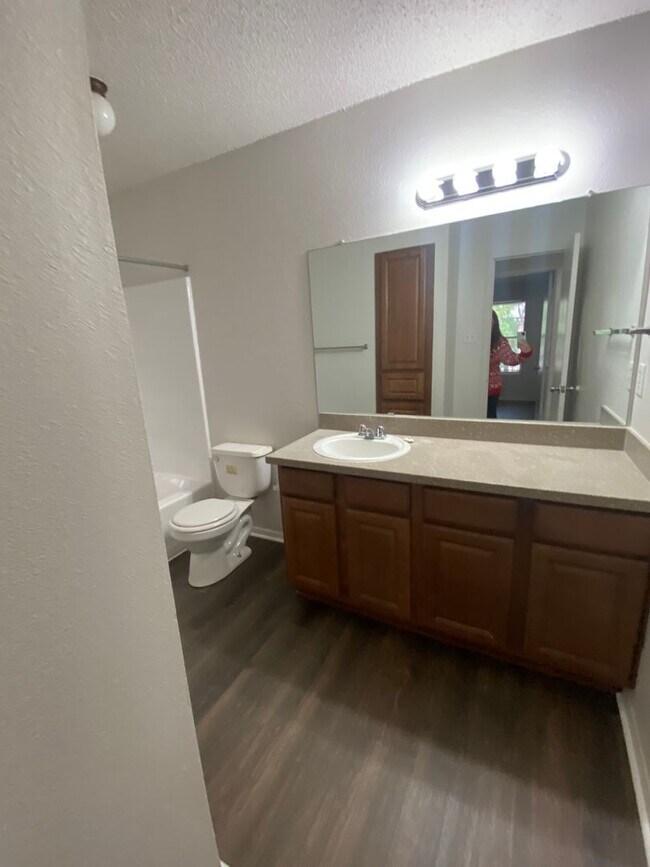 Building Photo - Langtry Apartments- 2 Bedroom 2 Bathroom