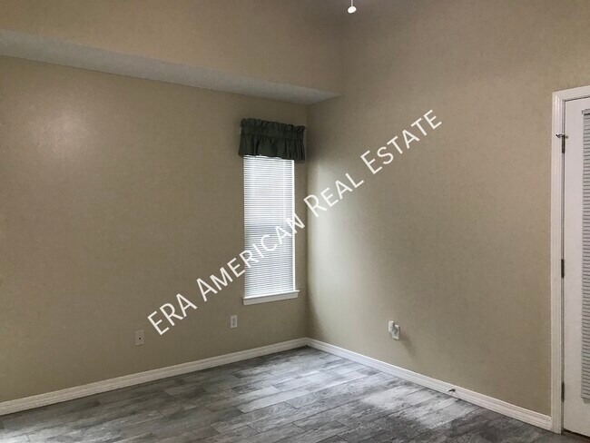 Building Photo - 205 Esmond Ct