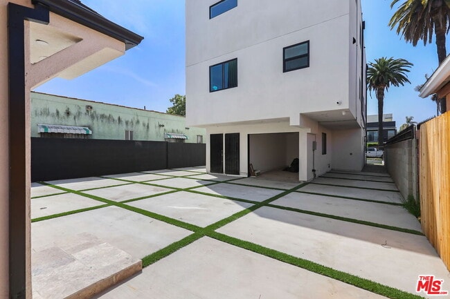 Building Photo - 2938 West Blvd