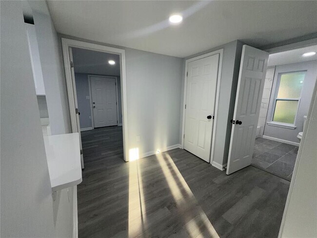 Building Photo - 407 NE 19th Dr