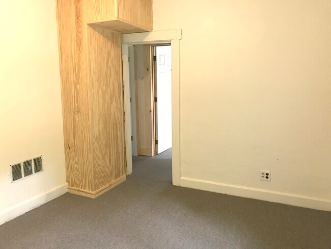 Building Photo - 1374 E Canal St