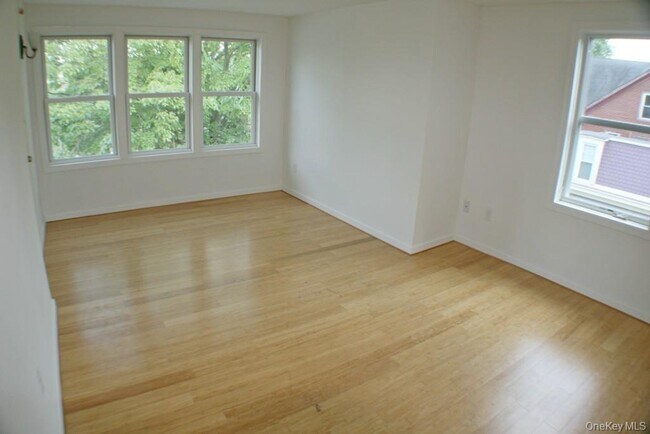 Building Photo - 499 Piermont Ave